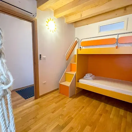Volme By Interhome * Πούλα